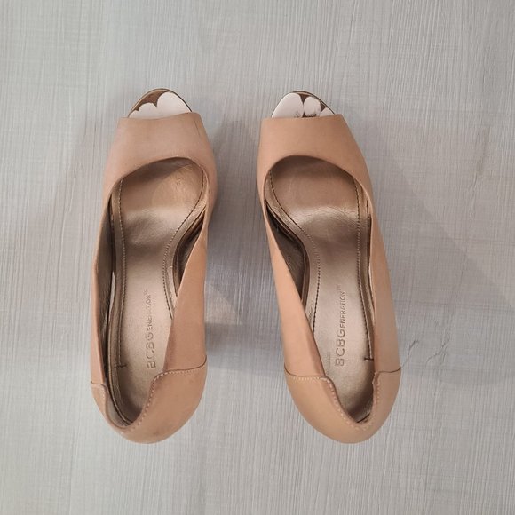 BCBG Nude Open Toe High Heels w Wood Accent Heel & Bronze Detailing - Picture 2 of 8